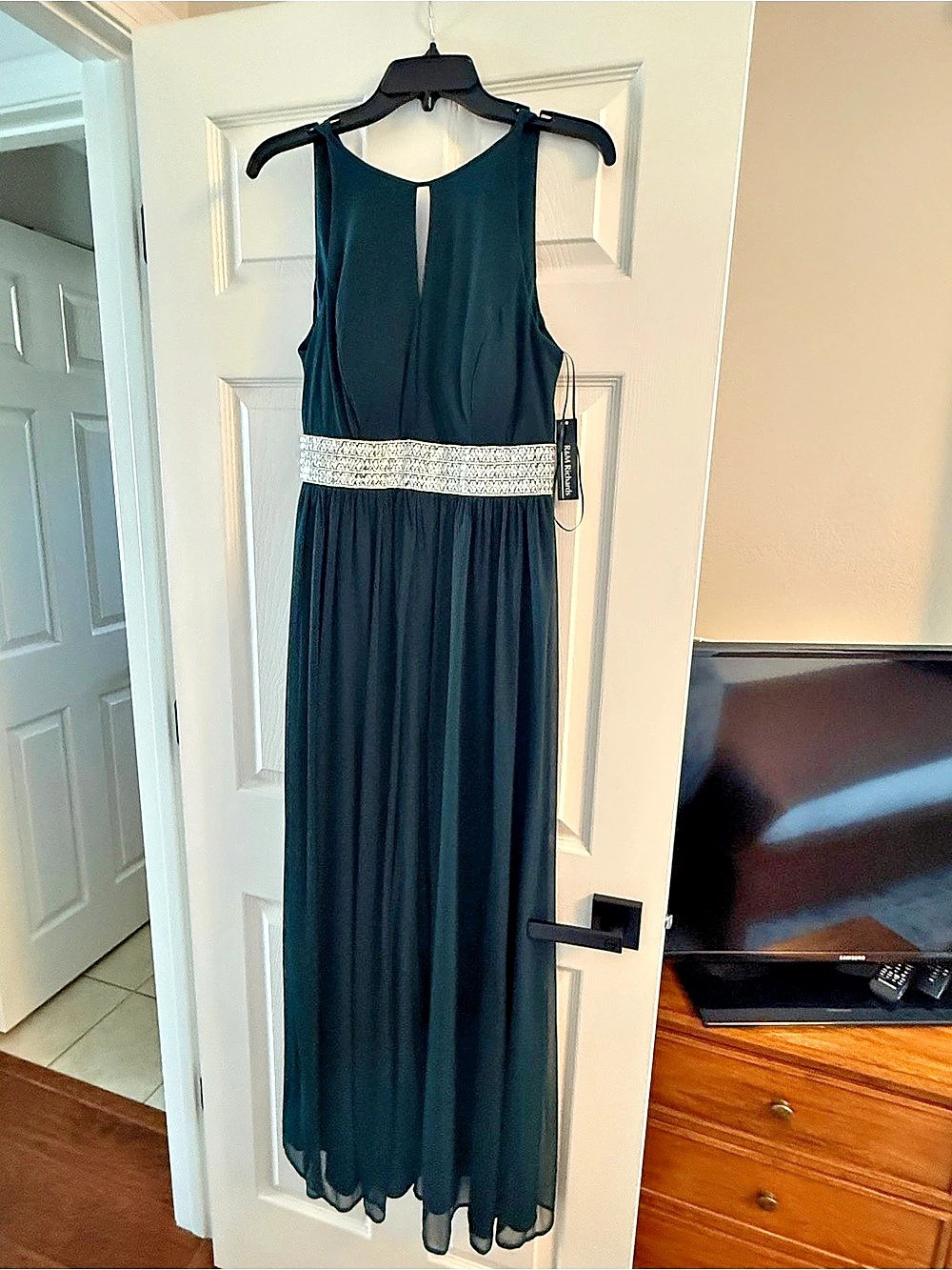 R&Medium Richards Maxi Dress with Keyhole Cutout, Halterneck and Flowing Skirt